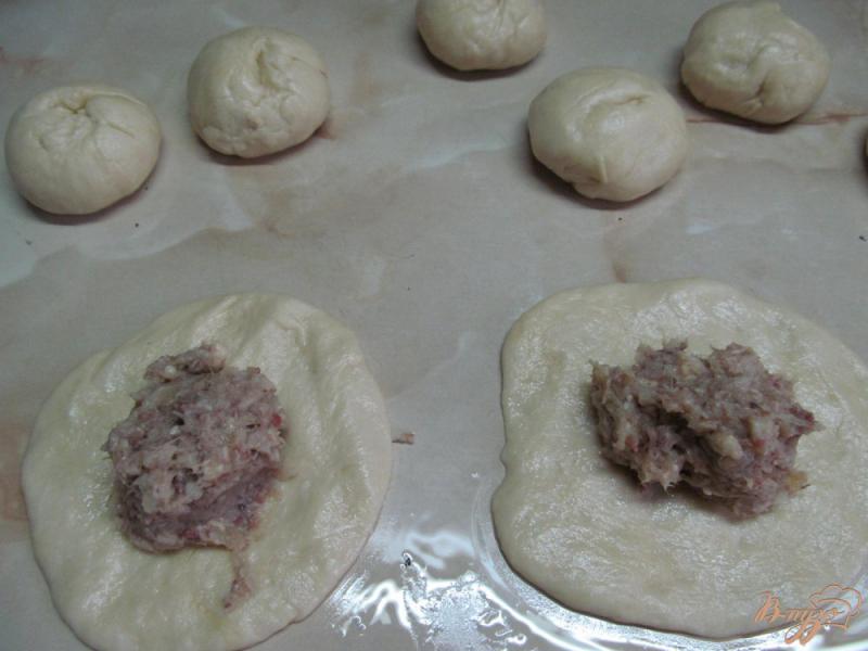 Фото приготовление рецепта: Пирожки с мясом картофелем и сыром шаг №9