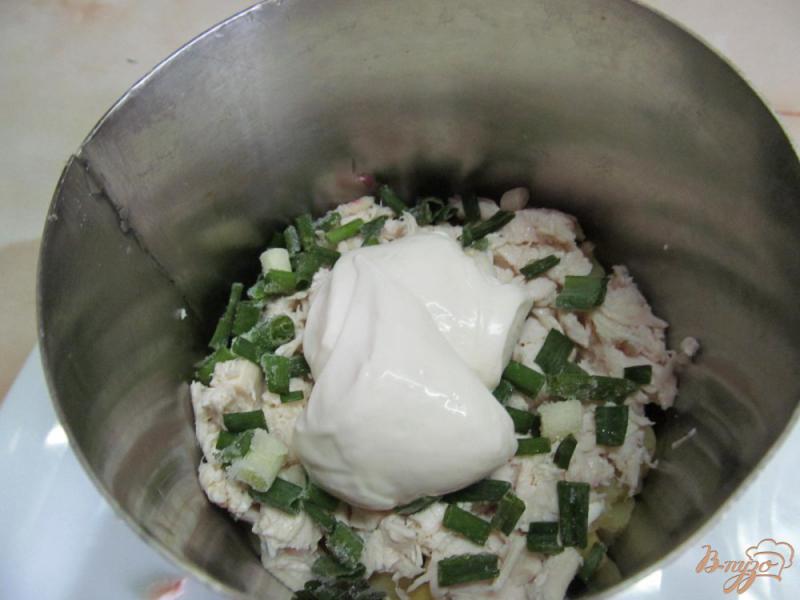 Фото приготовление рецепта: Салат из свеклы куриного филе и яйца шаг №6