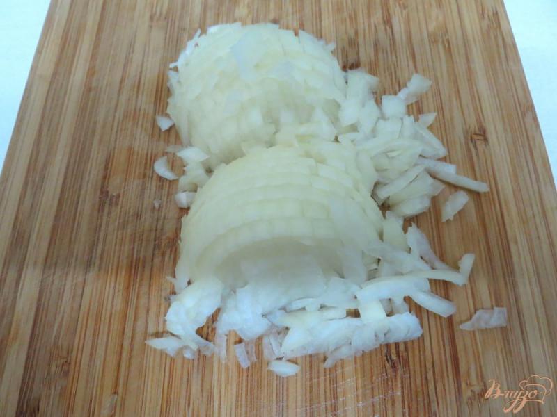 Фото приготовление рецепта: Крученики с грибами под сырной шапочкой шаг №4