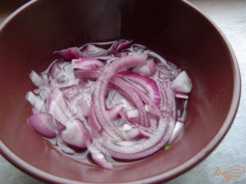 Фото приготовление рецепта: Салат из свеклы, яблок и маринованого лука шаг №2