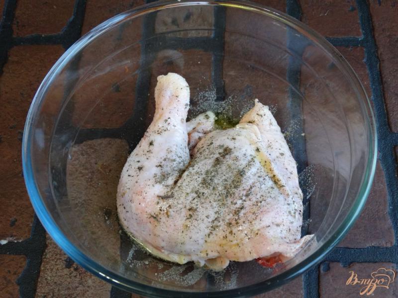 Фото приготовление рецепта: Курица в лимонно-базиликовом маринаде и картофелем в рукаве шаг №2