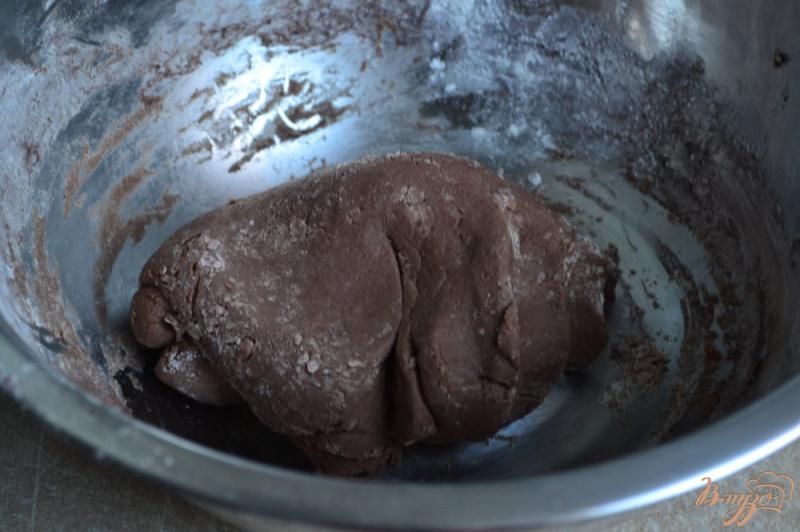 Фото приготовление рецепта: Шоколадный пирог с меренгой шаг №4