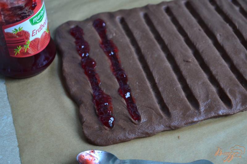 Фото приготовление рецепта: Шоколадный пирог с меренгой шаг №5
