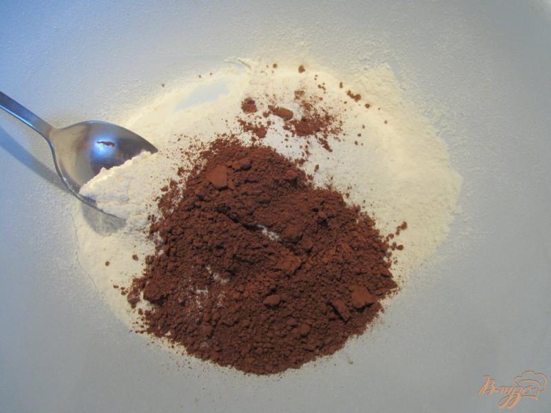 Фото приготовление рецепта: Шоколадный пирог с творожным кремом шаг №4