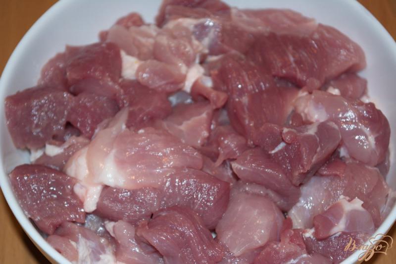 Фото приготовление рецепта: Мясо под соусом шаг №2