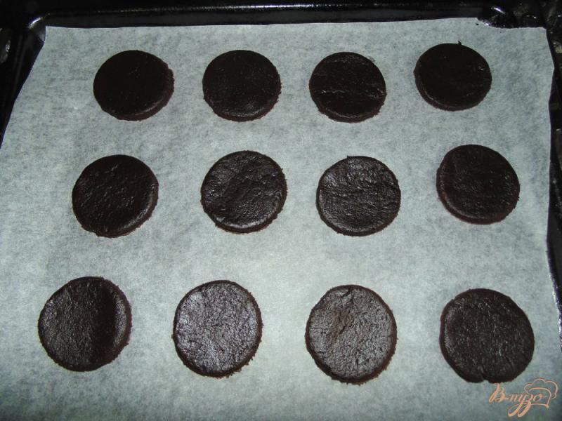 Фото приготовление рецепта: Шоколадное печенье в сахарной пудре шаг №4