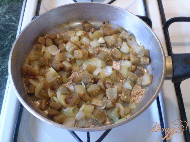Фото приготовление рецепта: Теплый баклажановый салат шаг №4