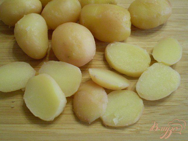 Фото приготовление рецепта: Теплый картофельный салат шаг №2