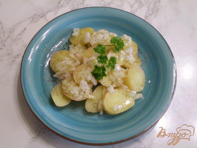 Фото приготовление рецепта: Теплый картофельный салат шаг №8