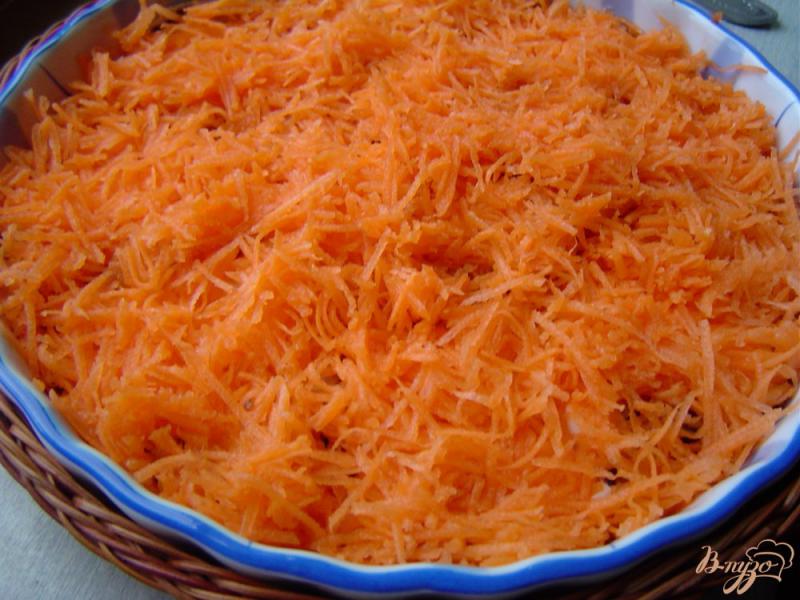 Фото приготовление рецепта: Слоеный салат из баклажанов, моркови и помидоров шаг №3