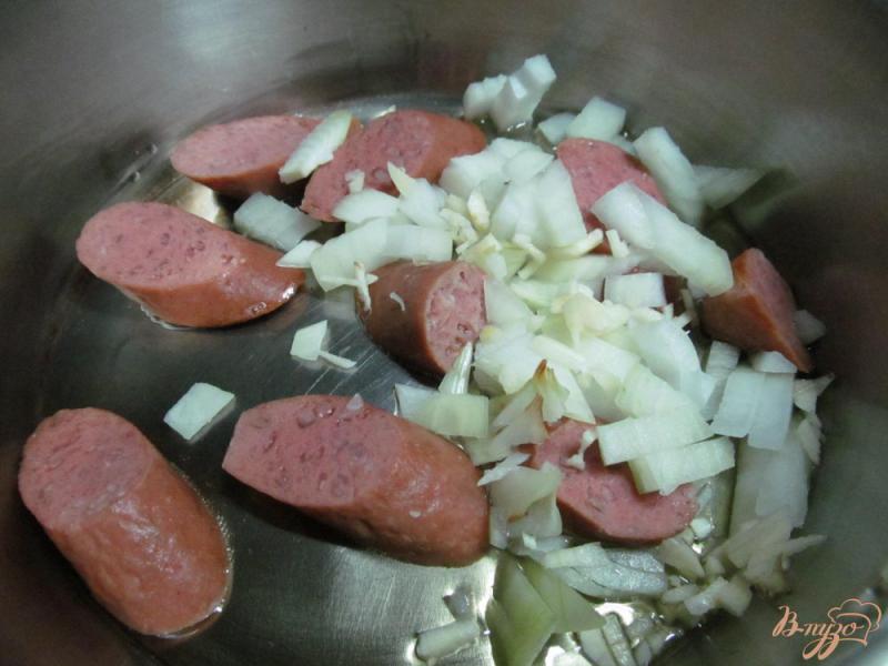Фото приготовление рецепта: Сосиски с фасолью под кетчупом шаг №1