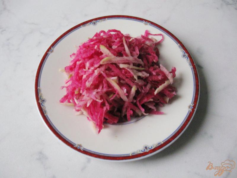 Фото приготовление рецепта: Салат из редьки с огурцом и курицей. шаг №4