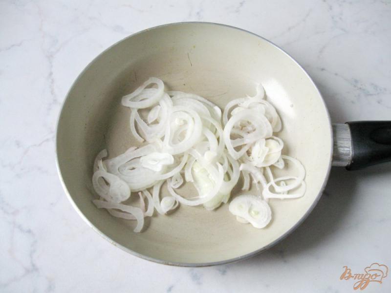 Фото приготовление рецепта: Салат из свеклы с чесноком. шаг №3