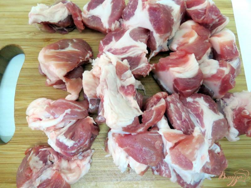 Фото приготовление рецепта: Пельмени с куриной грудкой и свининой шаг №2
