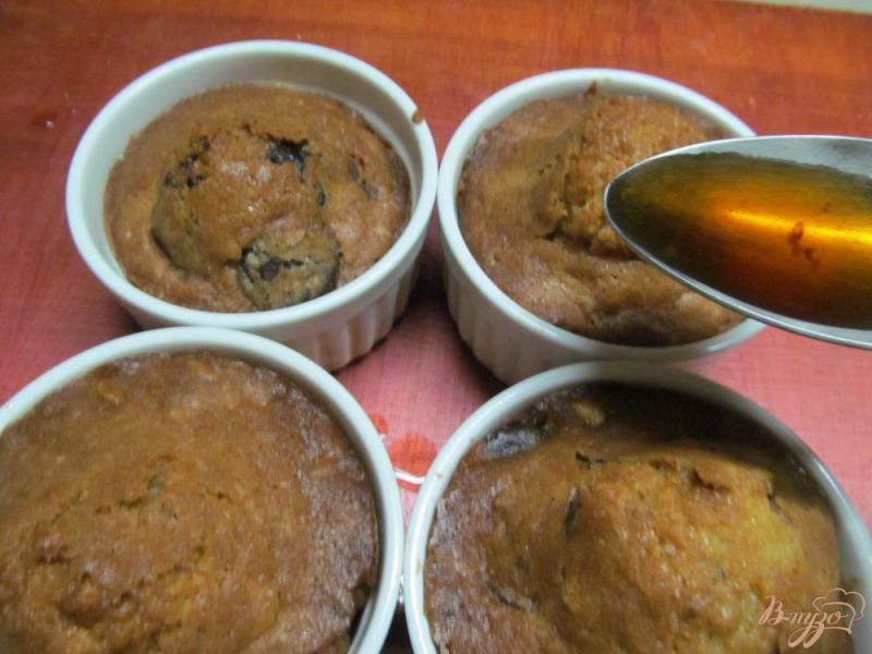 Фото приготовление рецепта: Кексы с шоколадом и семечками шаг №6
