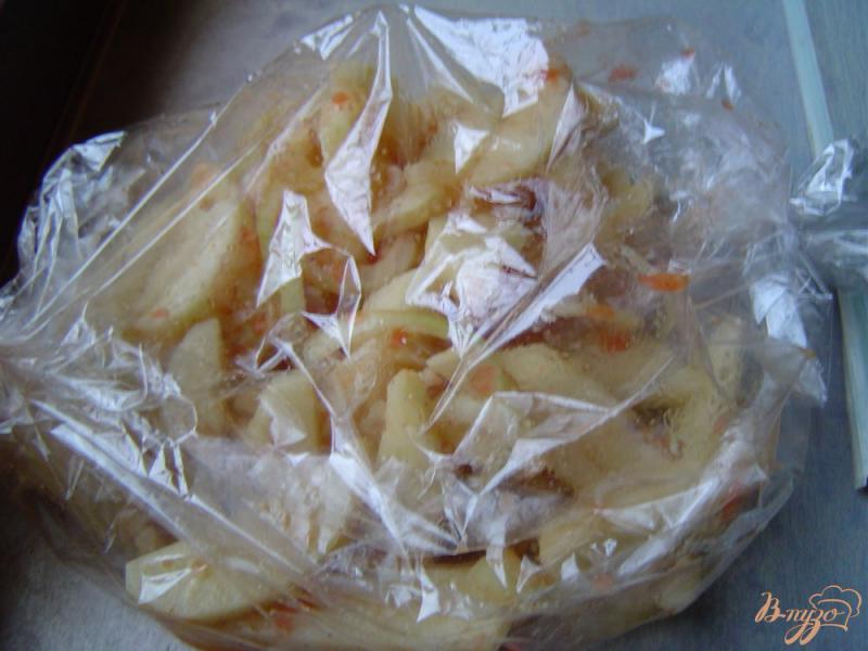 Фото приготовление рецепта: «Жареная картошка» в рукаве шаг №6