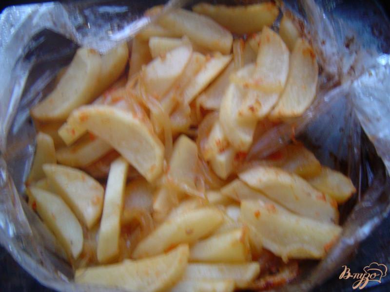 Фото приготовление рецепта: «Жареная картошка» в рукаве шаг №7
