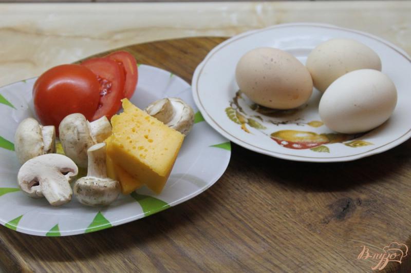 Фото приготовление рецепта: Бутербродный яичный паштет с сыром и грибами шаг №1