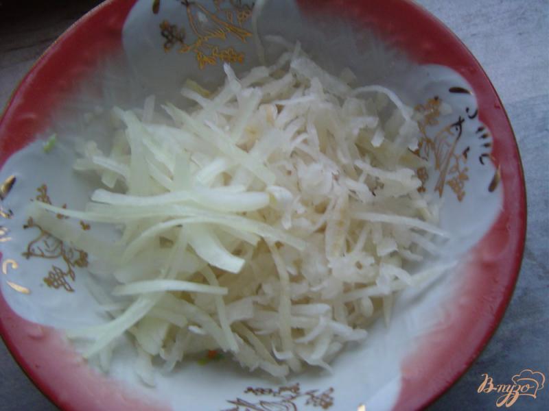Фото приготовление рецепта: Салат из редьки,свеклы и зеленого горошка шаг №1