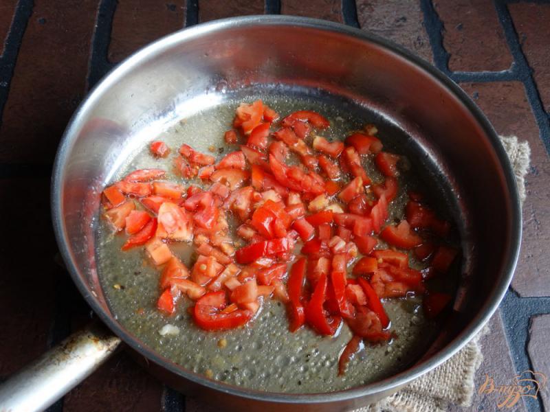 Фото приготовление рецепта: Макароны с курицей и томатами шаг №3
