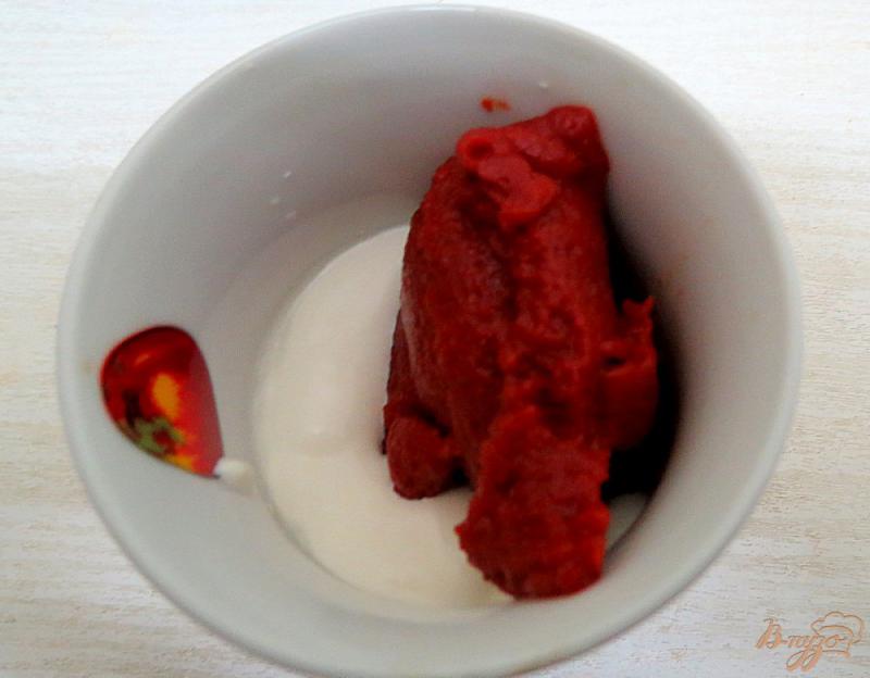 Фото приготовление рецепта: Капуста тушёная со свининой, томатом и сметаной шаг №6