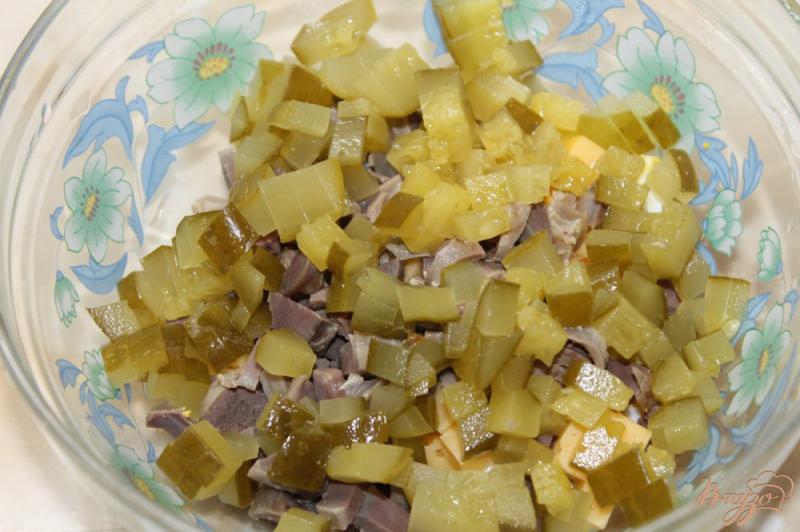 Фото приготовление рецепта: Салат с куриными субпродуктами шаг №4