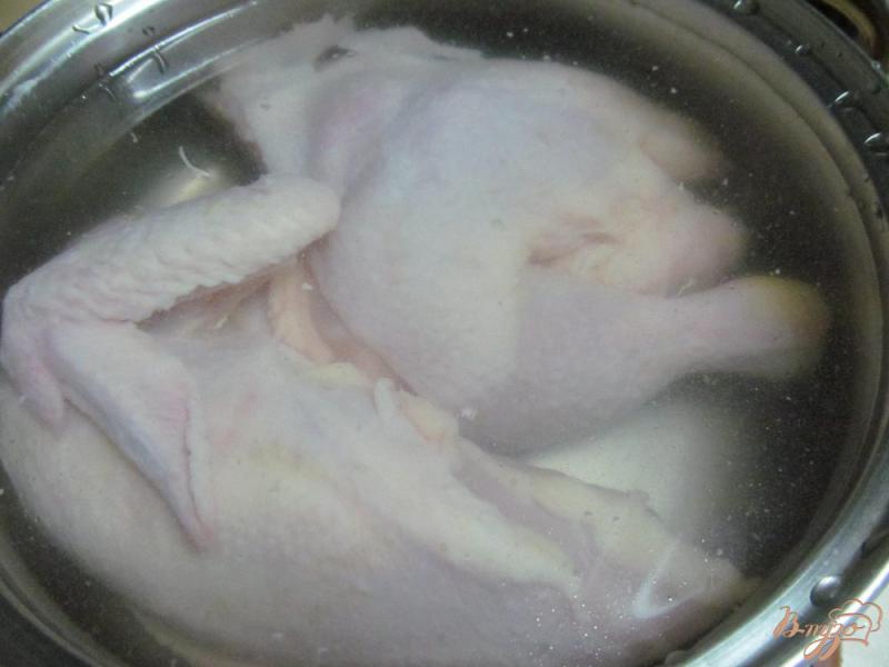 Фото приготовление рецепта: Курица под белым соусом шаг №1
