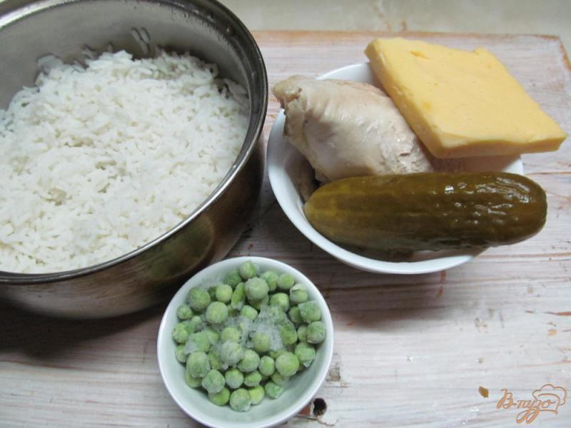 Фото приготовление рецепта: Салат с рисом и мясом курицы шаг №1