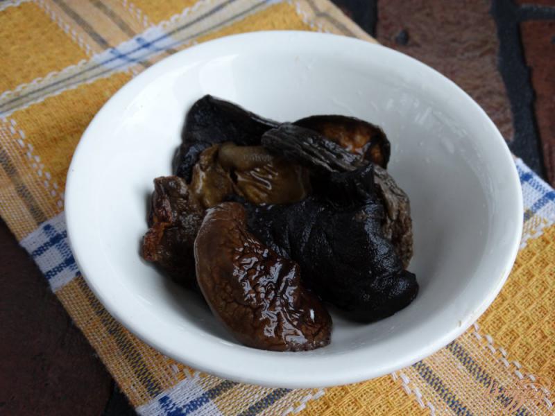 Фото приготовление рецепта: Кускус с соусом из лесных грибов шаг №1