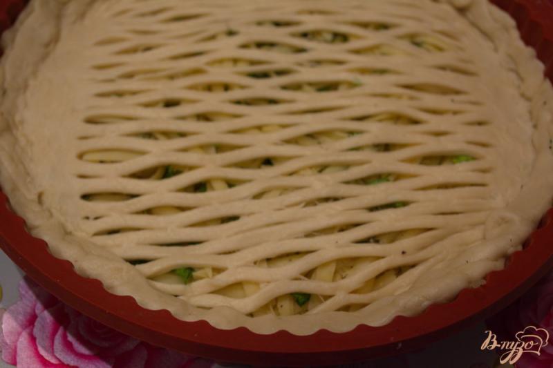Фото приготовление рецепта: Пирог в дорогу с сыром и зеленью шаг №6