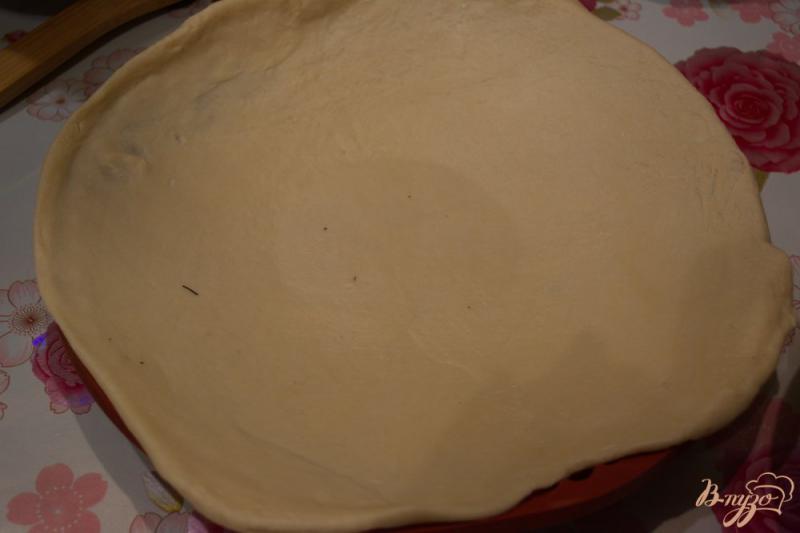 Фото приготовление рецепта: Пирог в дорогу с сыром и зеленью шаг №4