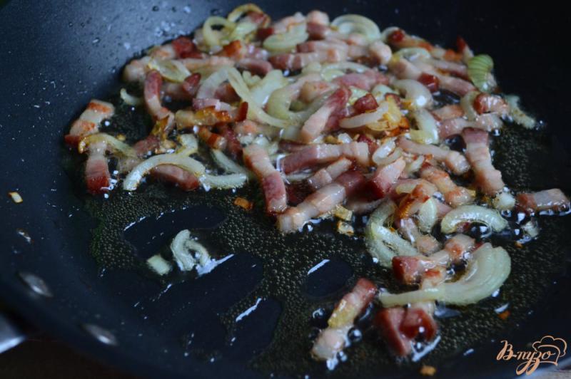 Фото приготовление рецепта: Запеканка из картофеля с шампиньонами и шпинатом шаг №3