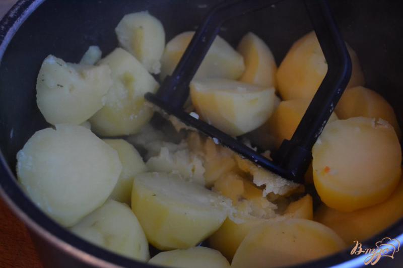 Фото приготовление рецепта: Запеканка из картофеля с шампиньонами и шпинатом шаг №6