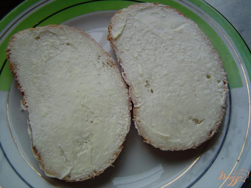 Фото приготовление рецепта: Бутерброды с огурцом, шпротами и сыром шаг №1