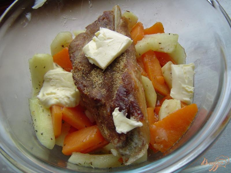 Фото приготовление рецепта: Свинина, запеченная с тыквой и яблоками шаг №8