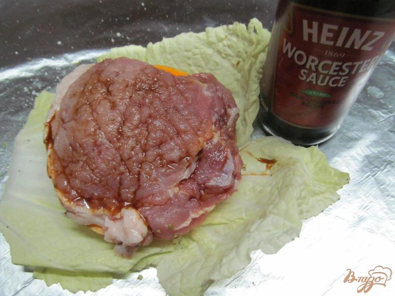 Фото приготовление рецепта: Свинина на тыкве с картофелем и помидором шаг №2