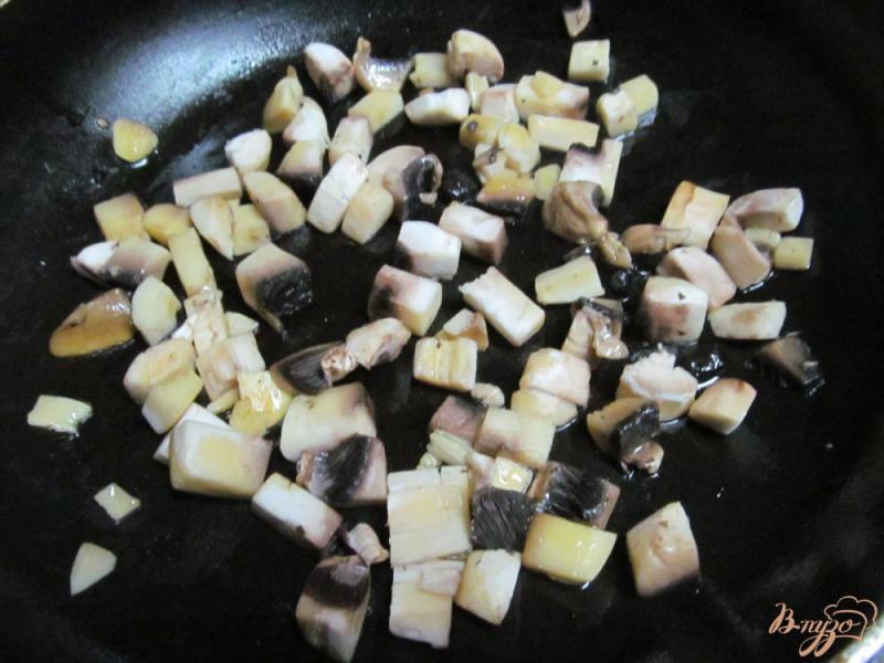 Фото приготовление рецепта: Салат из свеклы с грибами и морковью шаг №4