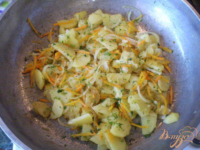 Фото приготовление рецепта: Картофель жаренный с овощами шаг №6