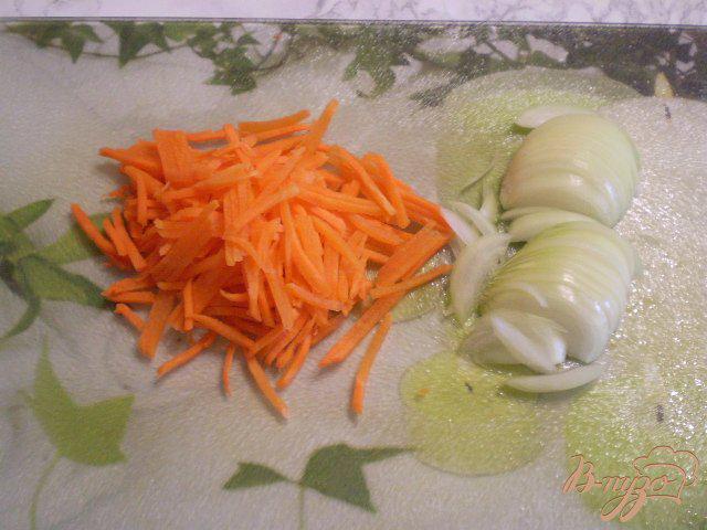 Фото приготовление рецепта: Картофель жаренный с овощами шаг №4