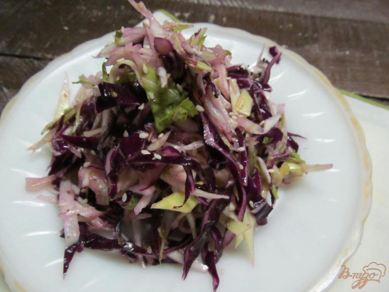 Фото приготовление рецепта: Капустный салат с редькой шаг №5