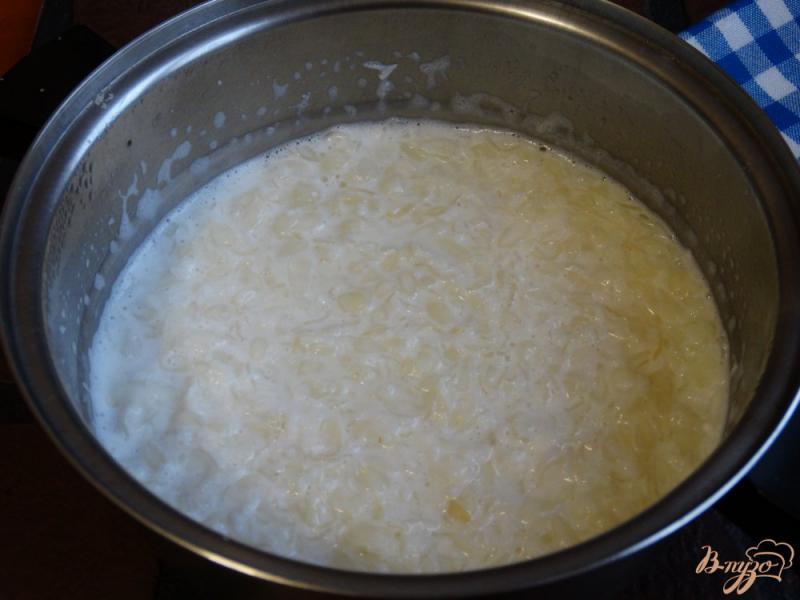 Фото приготовление рецепта: Рисовая каша Баунти шаг №4