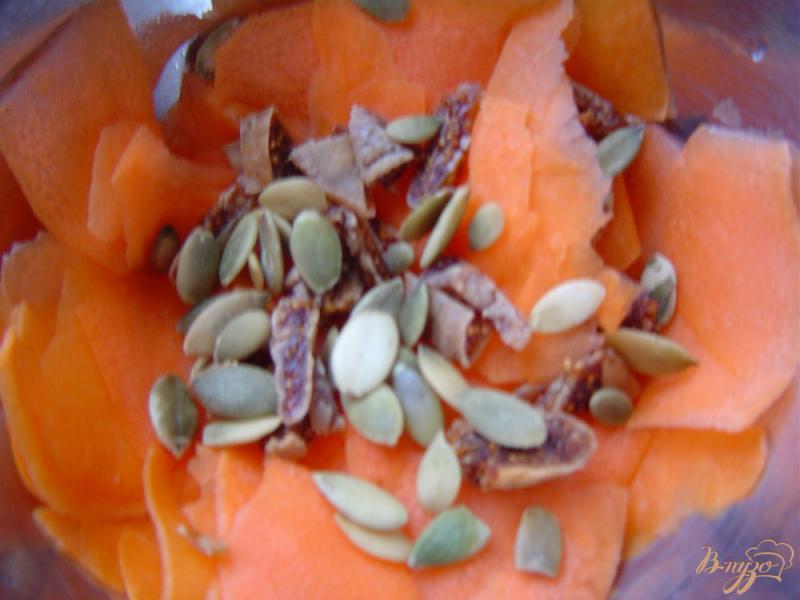 Фото приготовление рецепта: Салат «Оранжевая осень» шаг №3