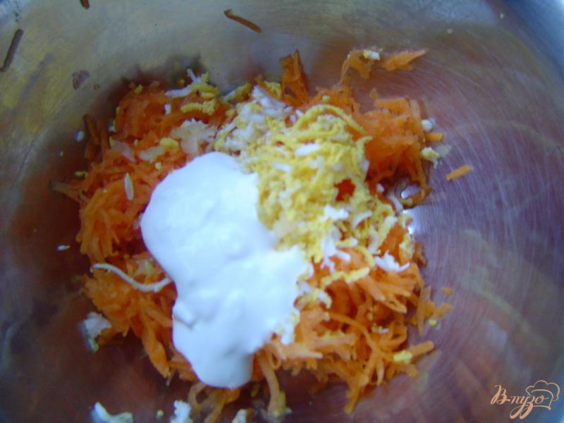 Фото приготовление рецепта: Тыквенный салат с яйцом и чесноком шаг №3