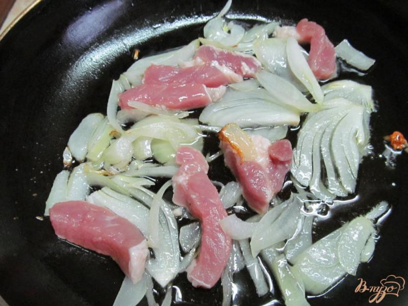 Фото приготовление рецепта: Рагу со свининой тыквой и карри шаг №2