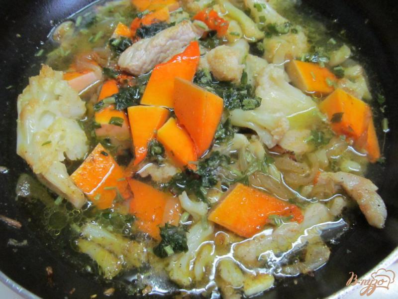 Фото приготовление рецепта: Рагу со свининой тыквой и карри шаг №5