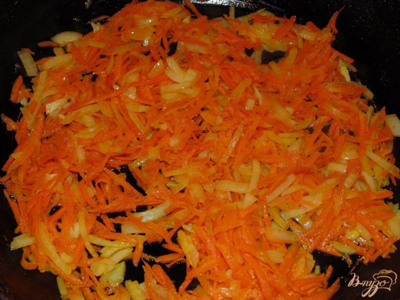 Фото приготовление рецепта: Тушеная свекла с овощами в томате шаг №5