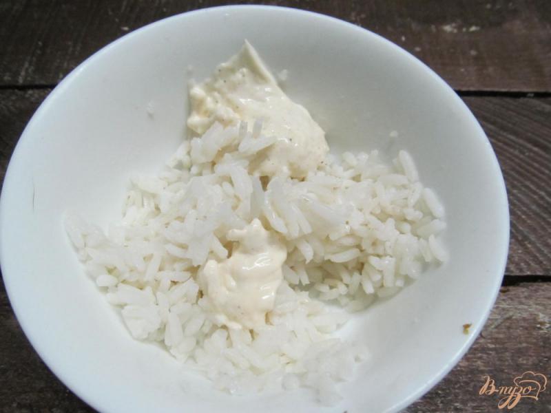 Фото приготовление рецепта: Салат с рисом шампиньоном морковкой шаг №3