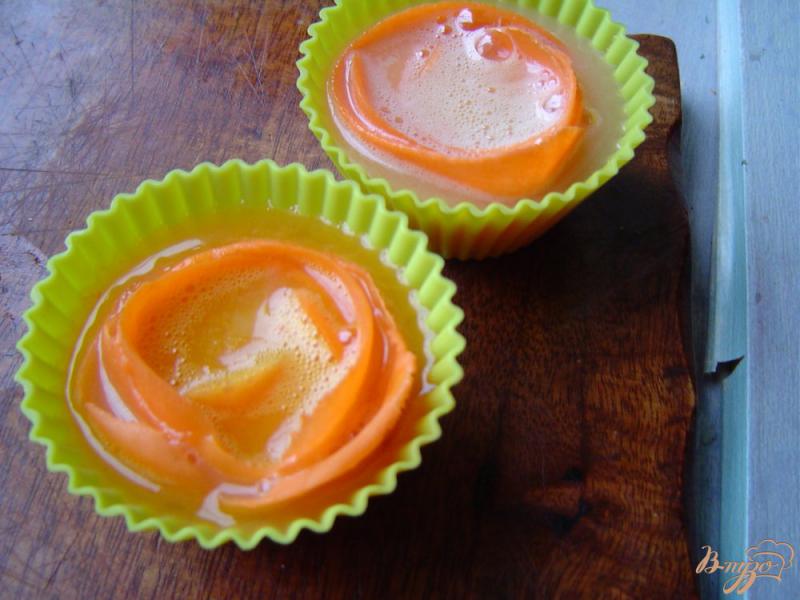 Фото приготовление рецепта: Морковь с омлетом, запеченные в духовке шаг №4