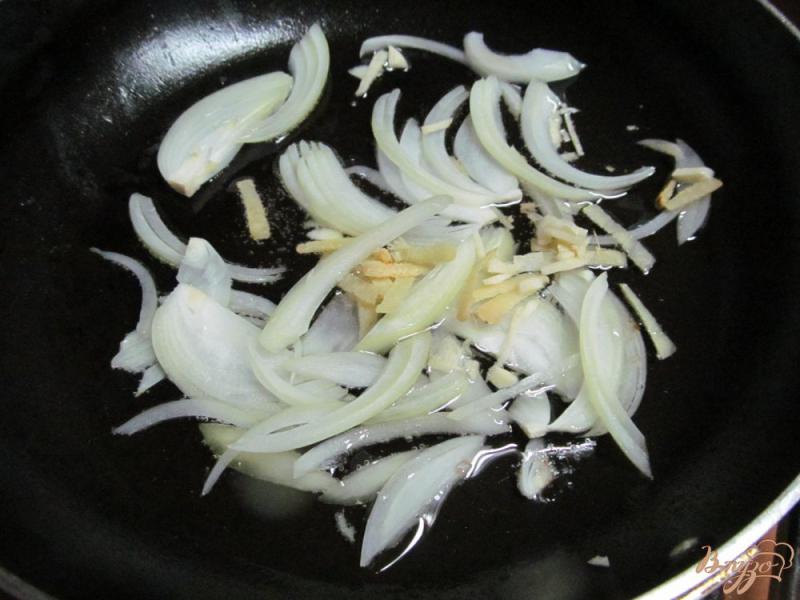 Фото приготовление рецепта: Свинина с грибами по китайски шаг №3