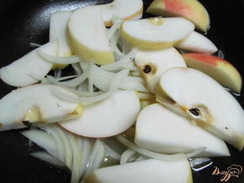 Фото приготовление рецепта: Куриные окорочка в яблоках шаг №2